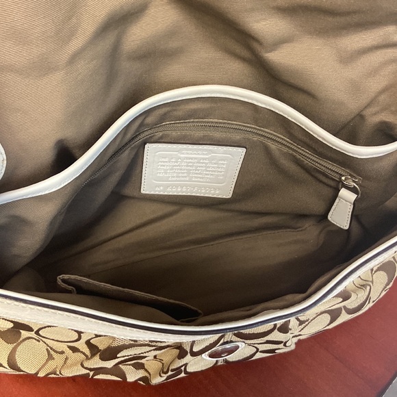 Coach Signature Canvas Hobo F13739 - Picture 5 of 8